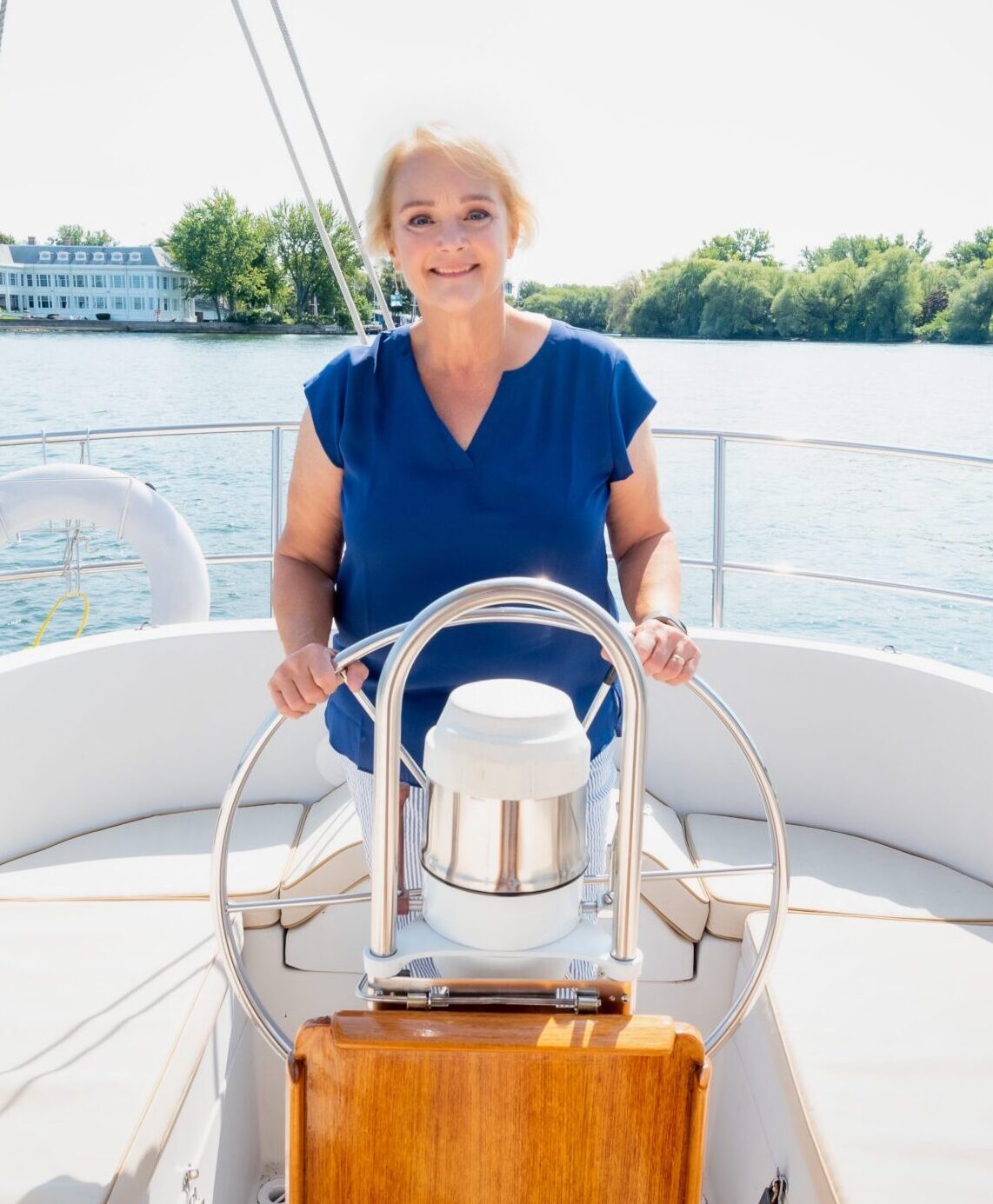 Carolyn Caldwell helming a sailboat to show online courses can get you moving in the right direction.
