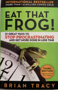 Book jacket for Eat That Frog by Brian Tracy. More productivity with less procrastinating.